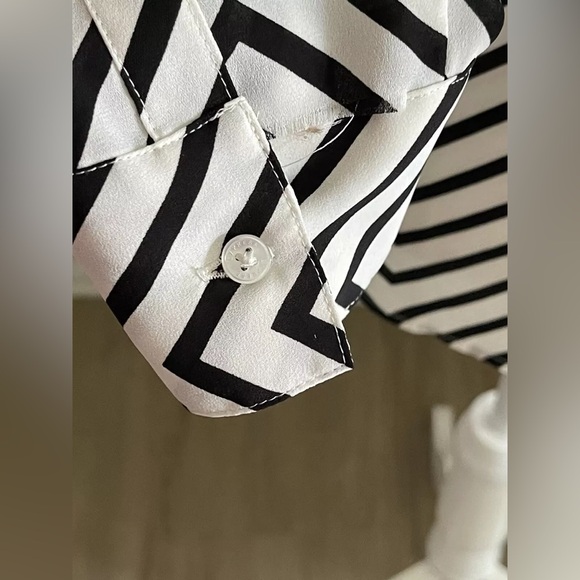 Express Black & White Long Sleeve Size Medium - Picture 5 of 7